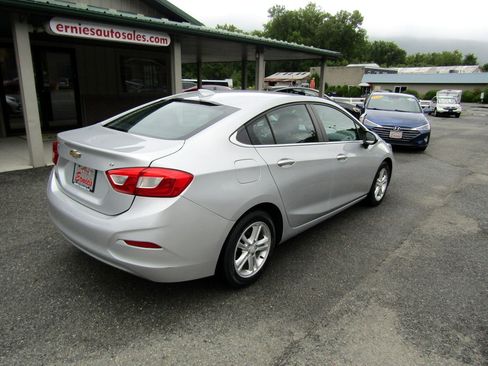 Used 2016 Chevrolet Cruze LT Sedan FWD image 3