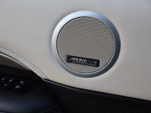 Used 2018 Land Rover Discovery HSE Luxury image 25