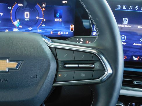 Used 2025 Chevrolet Equinox EV LT image 24