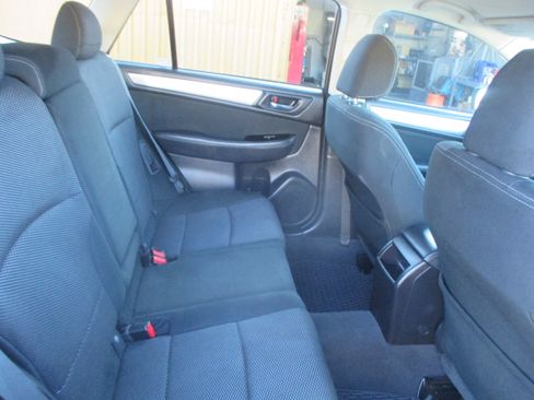 Used 2017 Subaru Outback 2.5i Premium image 15