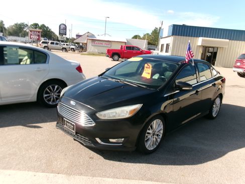 Used 2015 Ford Focus Titanium image 5