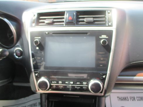 Used 2018 Subaru Outback 2.5i Touring AWD/4WD image 8