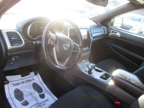 Used 2015 Jeep Grand Cherokee Laredo E image 4