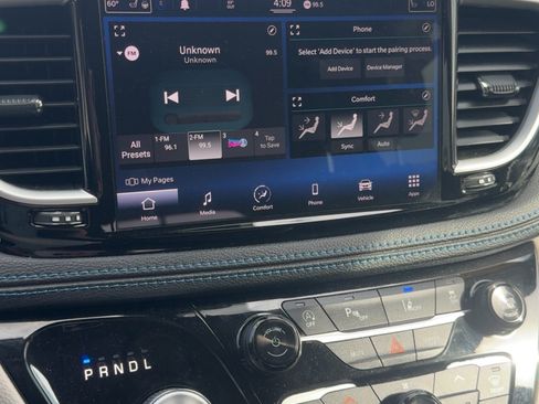 Used 2021 Chrysler Pacifica Touring-L image 11