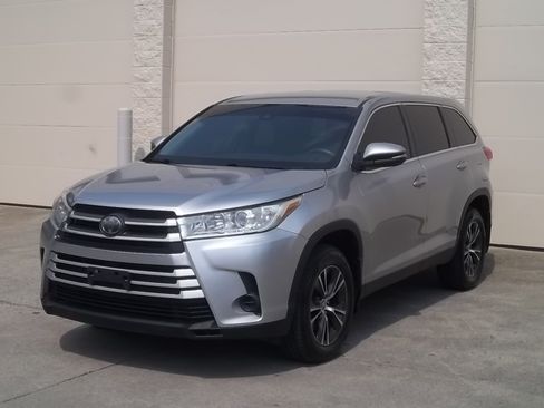 Used 2019 Toyota Highlander AWD V6 image 1