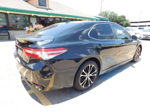 Used 2019 Toyota Camry SE FWD image 8