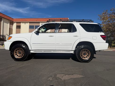 Used 2007 Toyota Sequoia 4WD SR5 image 3
