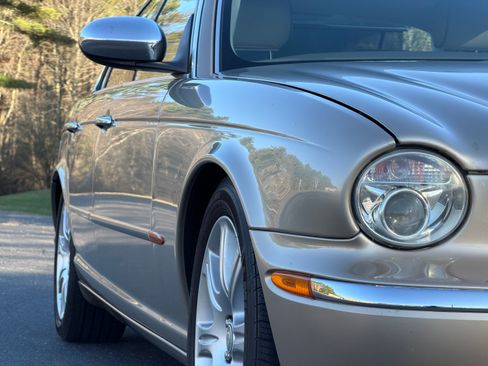 Used 2004 Jaguar XJ Vanden Plas RWD image 16