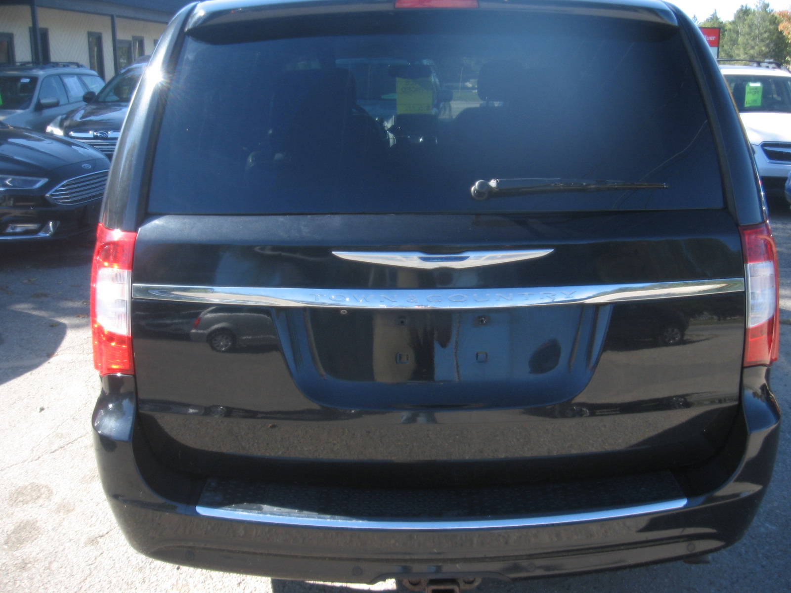 Used 2015 Chrysler Town & Country Touring-L FWD image 5