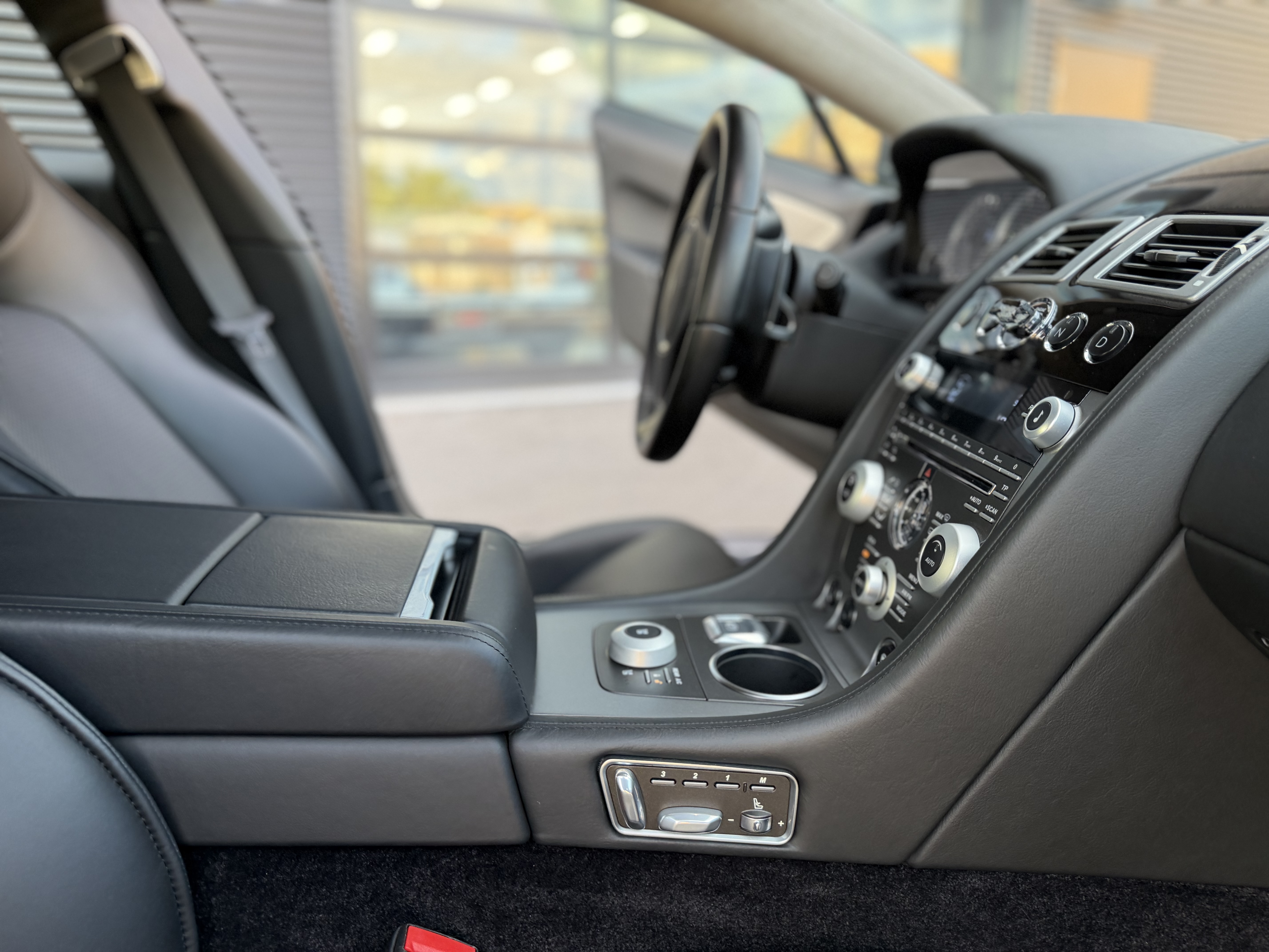 Used 2011 Aston Martin Rapide RWD image 14