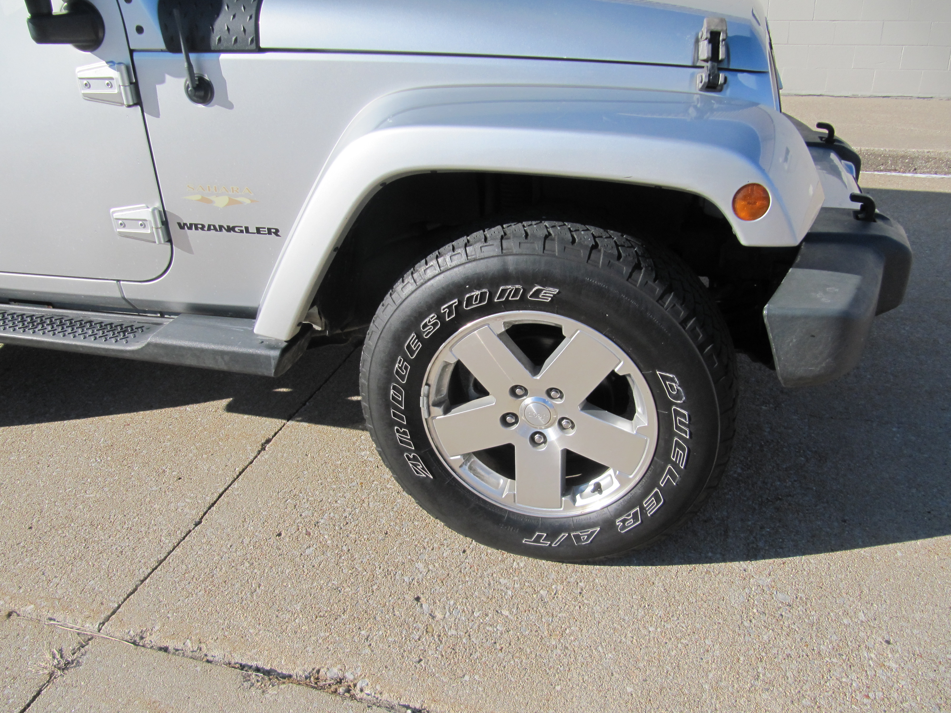 Used 2008 Jeep Wrangler Sahara AWD/4WD image 11