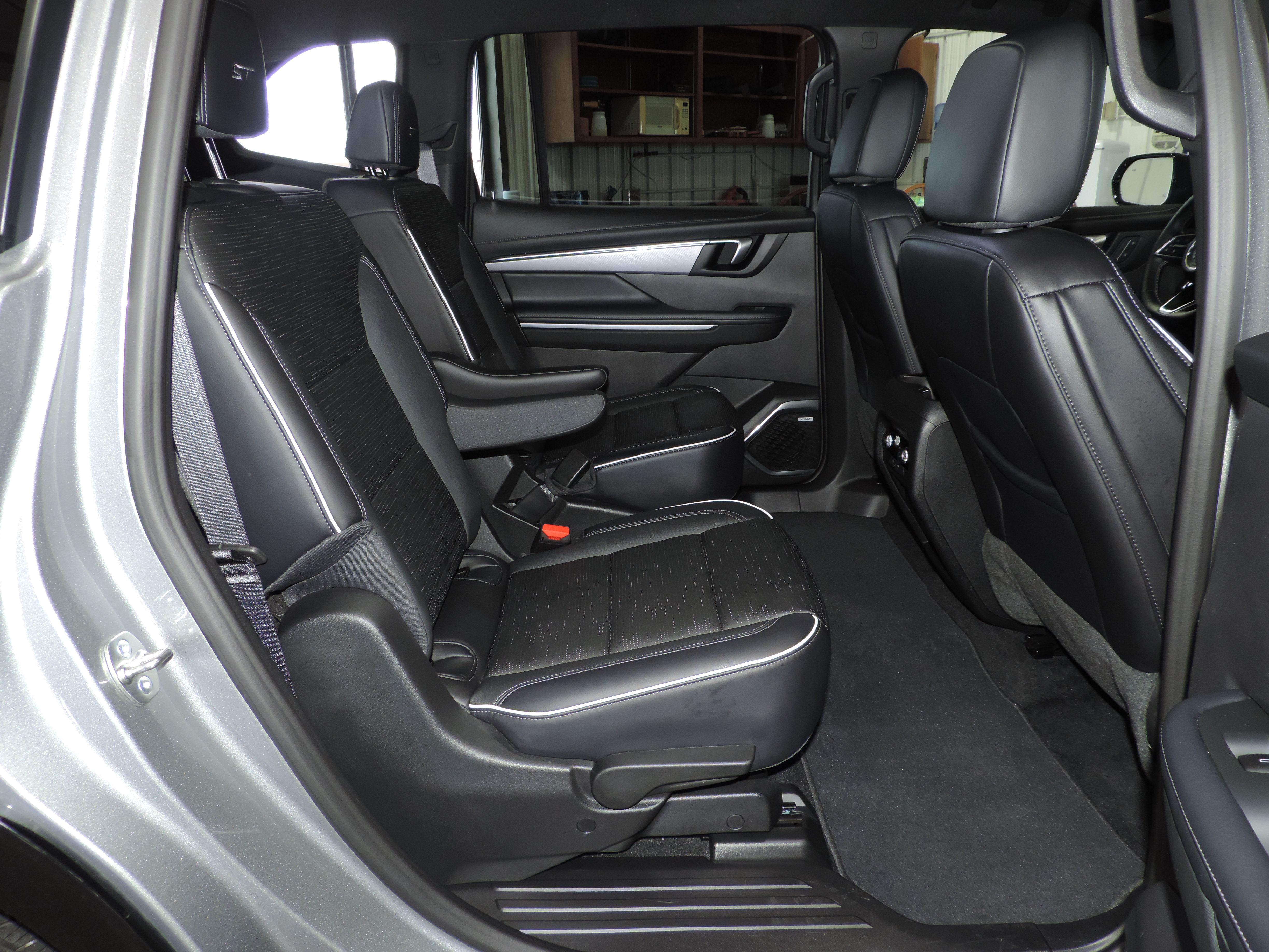 Used 2026 Buick Enclave AWD Sport Touring image 27