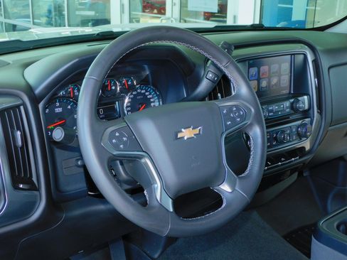 Used 2017 Chevrolet Silverado 1500 4x4 Crew Cab LT image 19