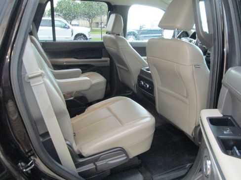 Used 2021 Ford Expedition 2WD XLT image 16