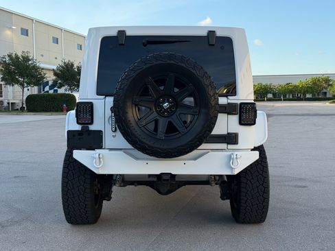 Used 2015 Jeep Wrangler 4WD Unlimited Sahara image 8