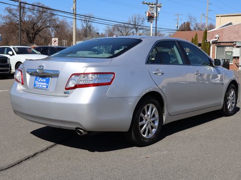 Used 2011 Toyota Camry XLE image 8