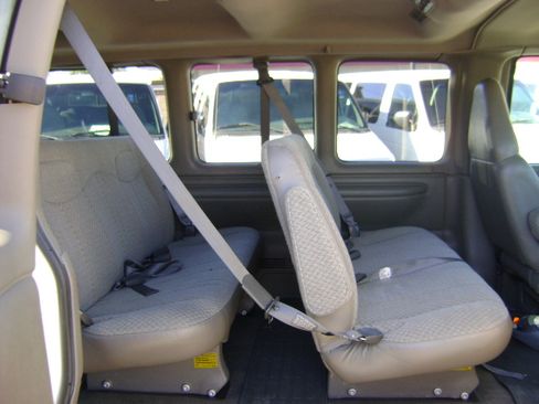 Used 2001 Chevrolet Express 3500 LS image 10