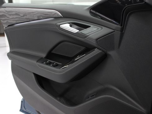 Used 2025 Audi A6 e-tron Premium image 28