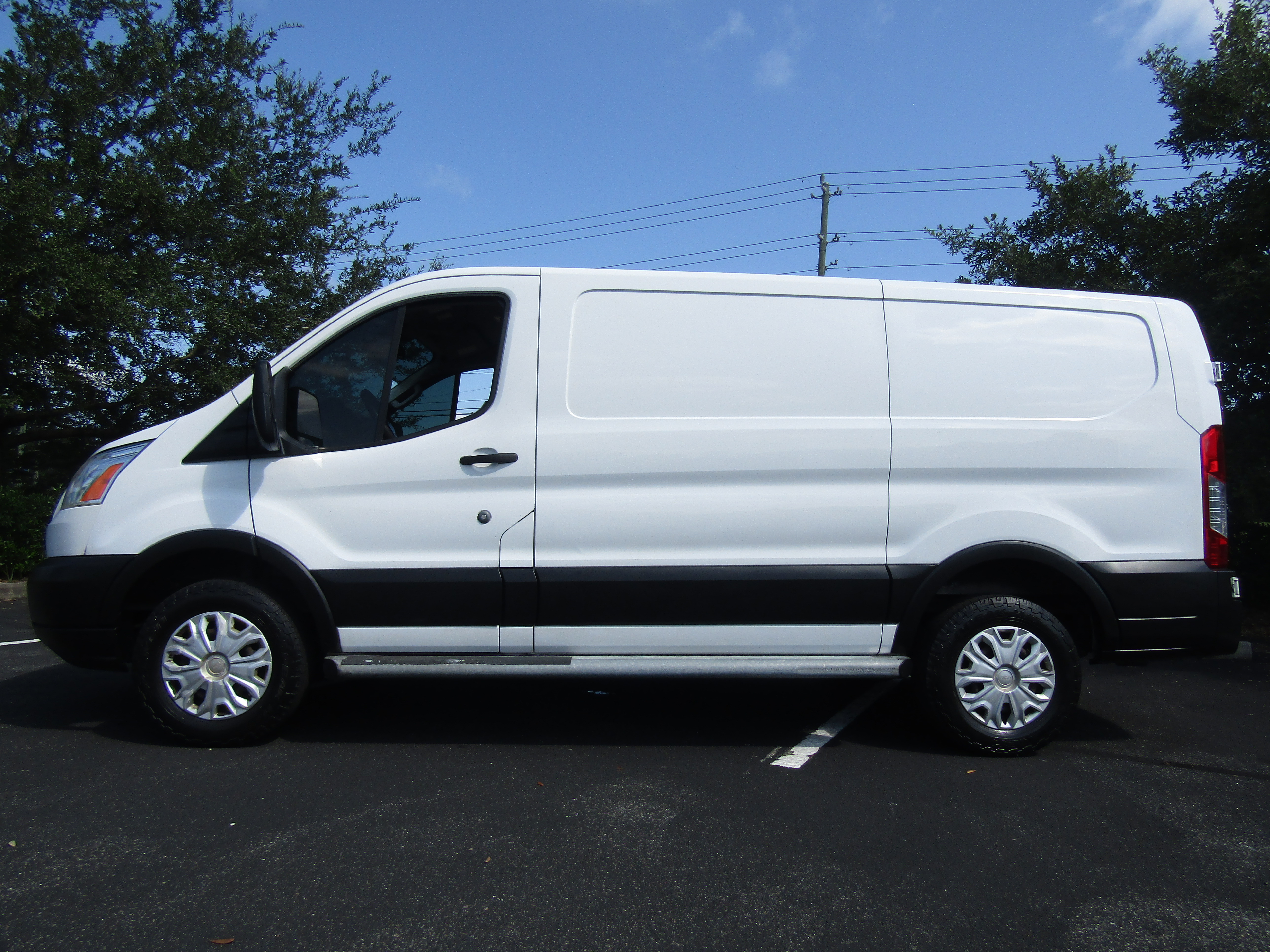 Used 2019 Ford Transit 250 130 Low Roof RWD image 1