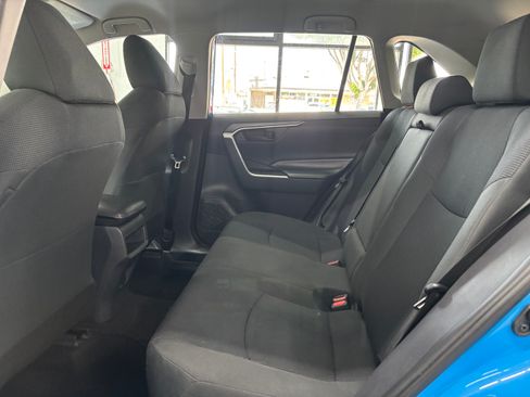 Used 2019 Toyota RAV4 LE image 11