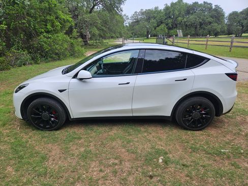Used 2022 Tesla Model Y Performance AWD/4WD image 24