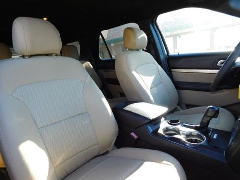 Used 2017 Ford Explorer image 22
