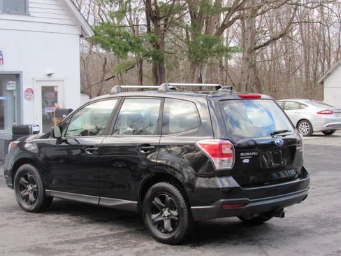 Used 2017 Subaru Forester 2.5i image 6