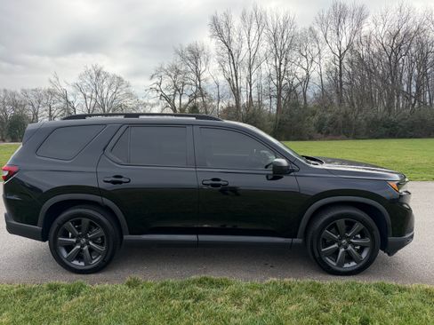 Used 2023 Honda Pilot Sport image 4