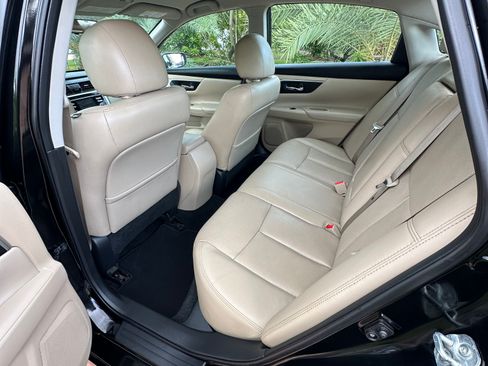 Used 2018 Nissan Altima SL FWD image 6