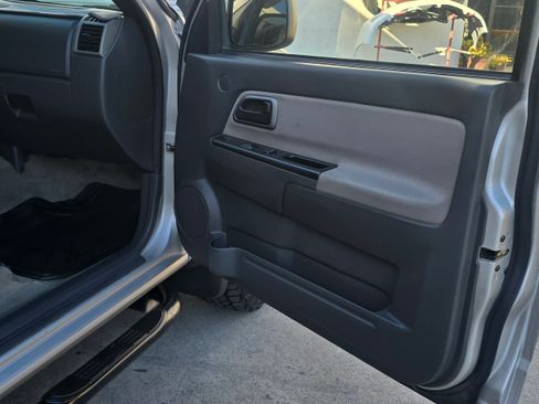 Used 2004 Chevrolet Colorado Z71 image 27