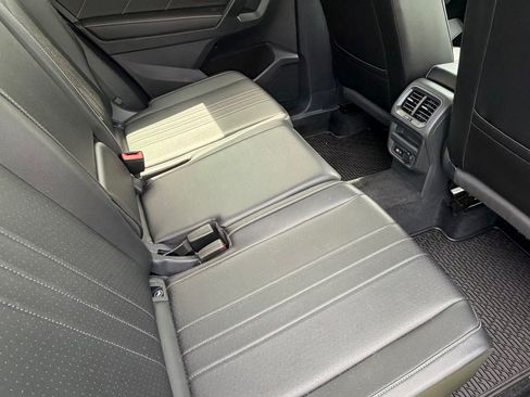 Used 2022 Volkswagen Tiguan 4Motion SE AWD/4WD image 9