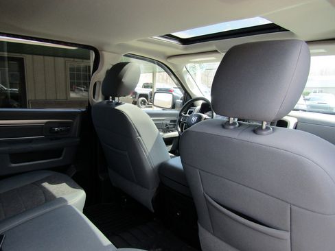 Used 2015 RAM 1500 SLT image 27