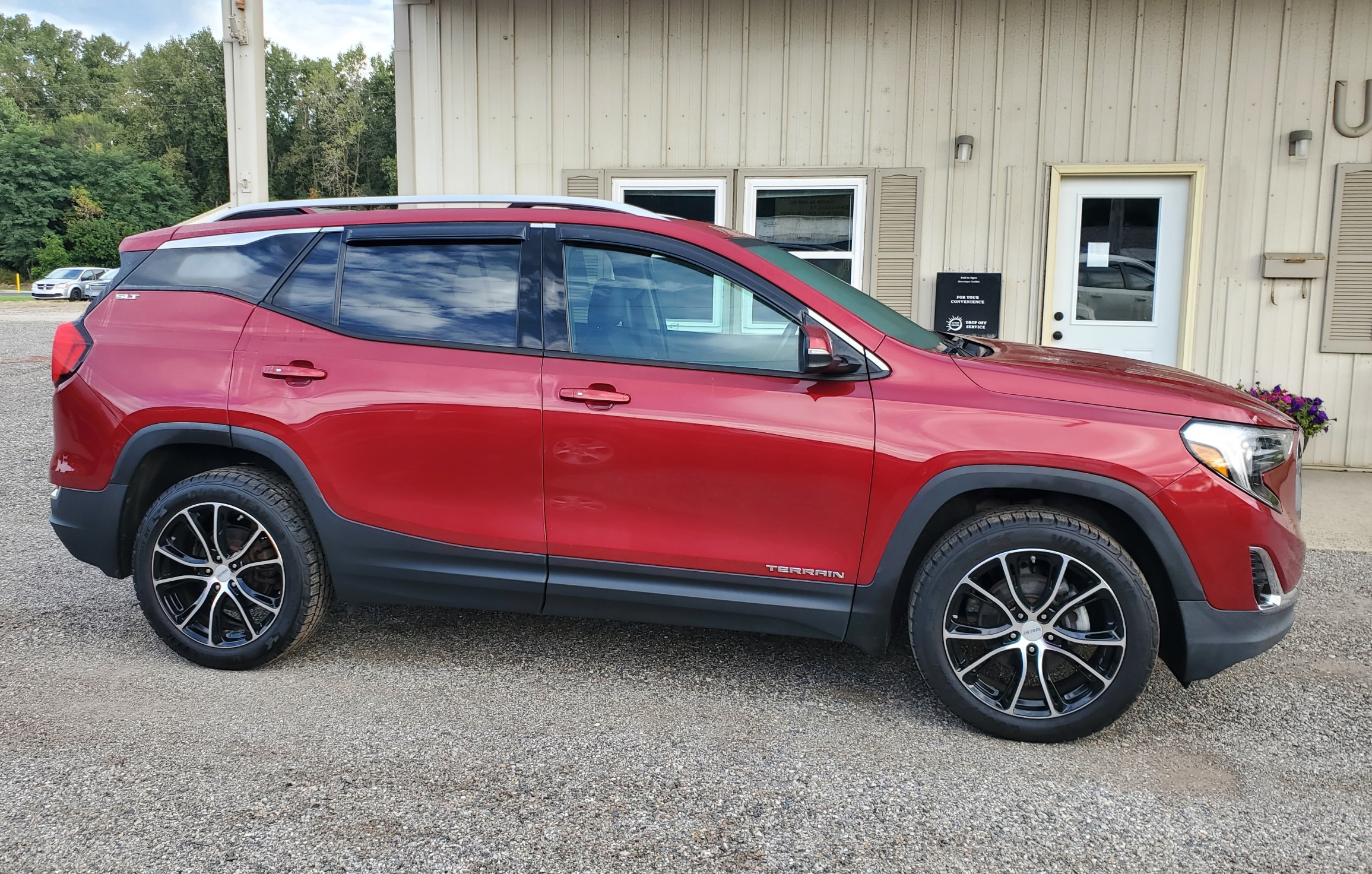 Used 2018 GMC Terrain AWD SLT image 1