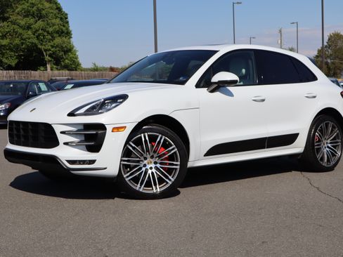 Used 2018 Porsche Macan Turbo AWD/4WD image 2