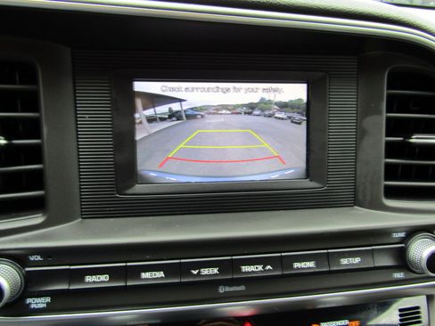 Used 2020 Hyundai Elantra SE Sedan FWD image 23