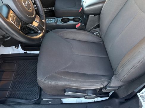 Used 2015 Jeep Wrangler Sport AWD/4WD image 59