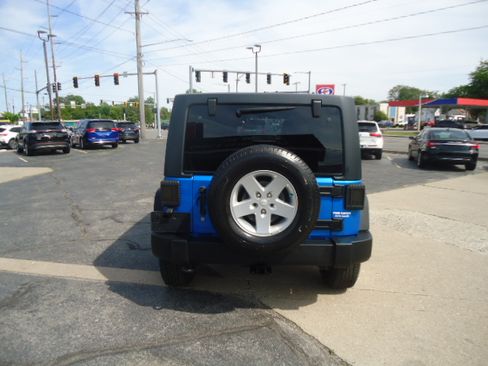 Used 2015 Jeep Wrangler 4WD Unlimited Sport image 11