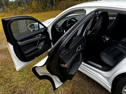 Used 2011 Porsche Panamera 4 image 6