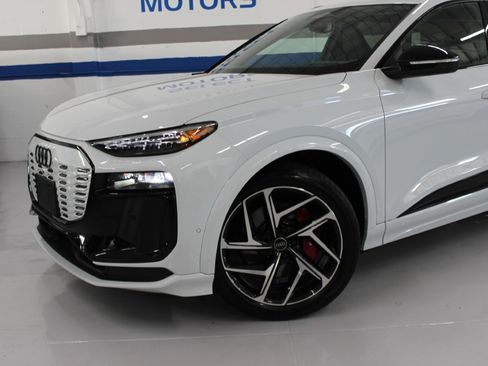 Used 2025 Audi SQ6 e-tron Premium Plus AWD/4WD image 5
