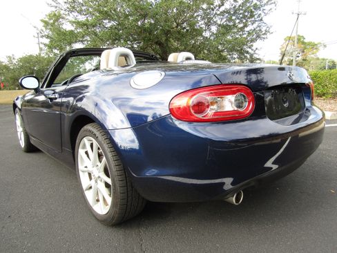 Used 2011 MAZDA MX-5 Miata Grand Touring image 3