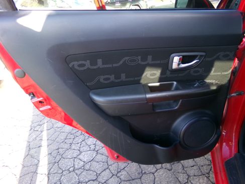 Used 2013 Kia Soul + image 15
