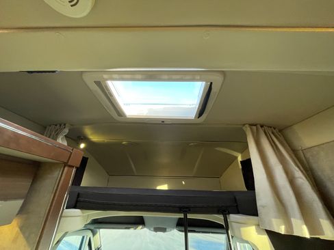 Used 2015 Mercedes-Benz Sprinter 4500 image 65