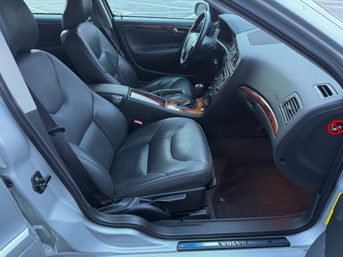 Used 2006 Volvo V70 2.4 image 38