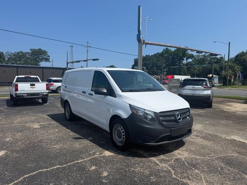 Used 2018 Mercedes-Benz Metris image 1