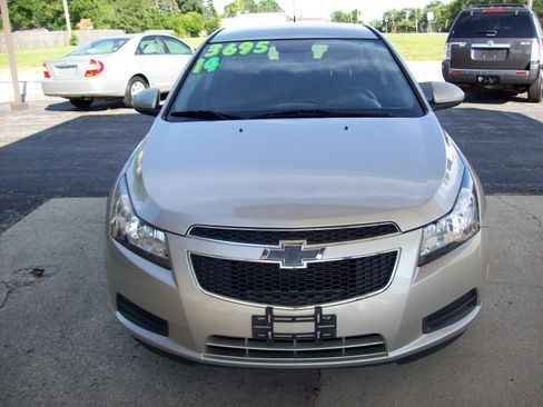 Used 2014 Chevrolet Cruze LT FWD image 2