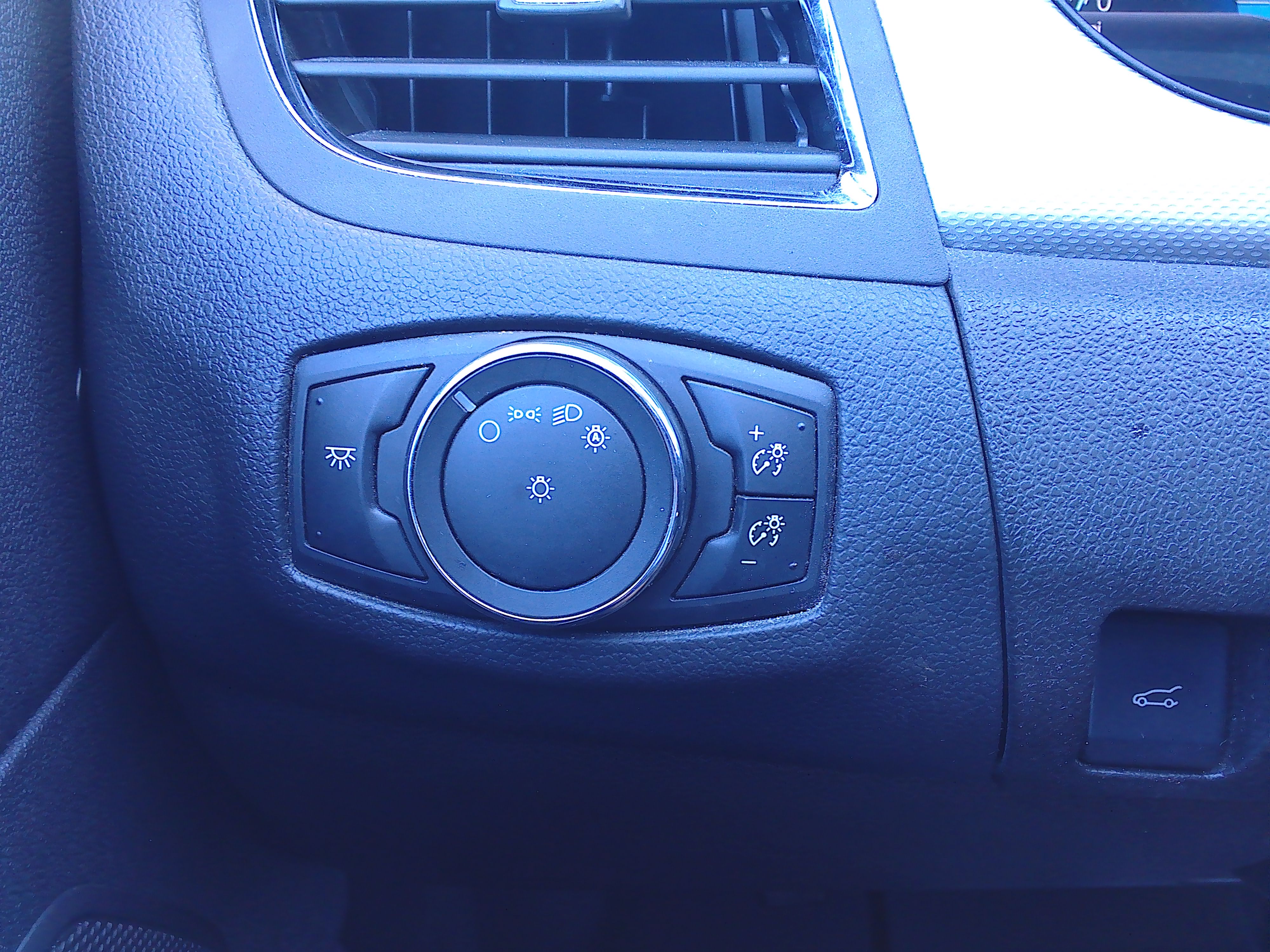 Used 2013 Ford Edge SEL FWD image 24