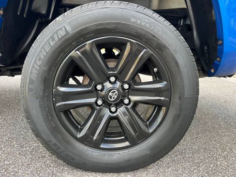 Used 2016 Toyota Tacoma Limited image 10