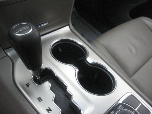 Used 2011 Jeep Grand Cherokee Laredo image 12