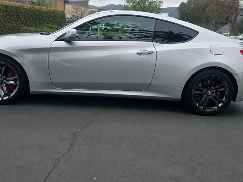 Used 2011 Hyundai Genesis Coupe 3.8 Grand Touring image 14