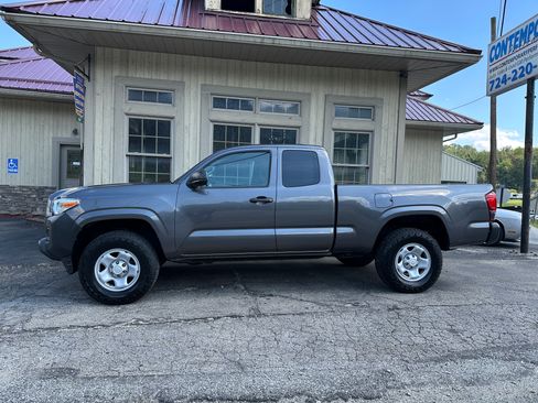 Used 2019 Toyota Tacoma image 2